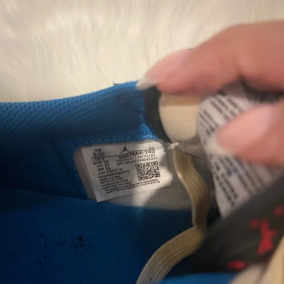 Travis Scott x Air Jordan 1 Retro - Picture 3 of 6